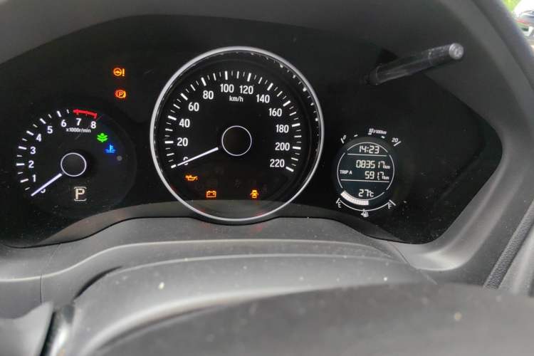 Used Honda Vezel 2015 1.5L CVT two-wheel drive Comfort trim Odometer Close Up