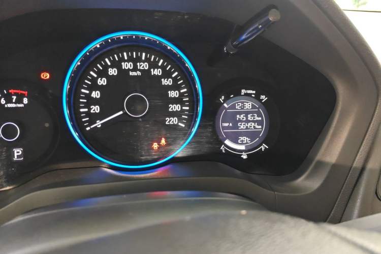 Used Honda Vezel 2015 1.5L CVT two-wheel drive Comfort trim Odometer Close Up