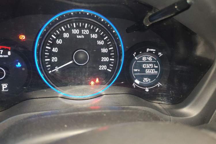 Used Honda Vezel 2015 1.5L CVT two-wheel drive Comfort trim Odometer Close Up