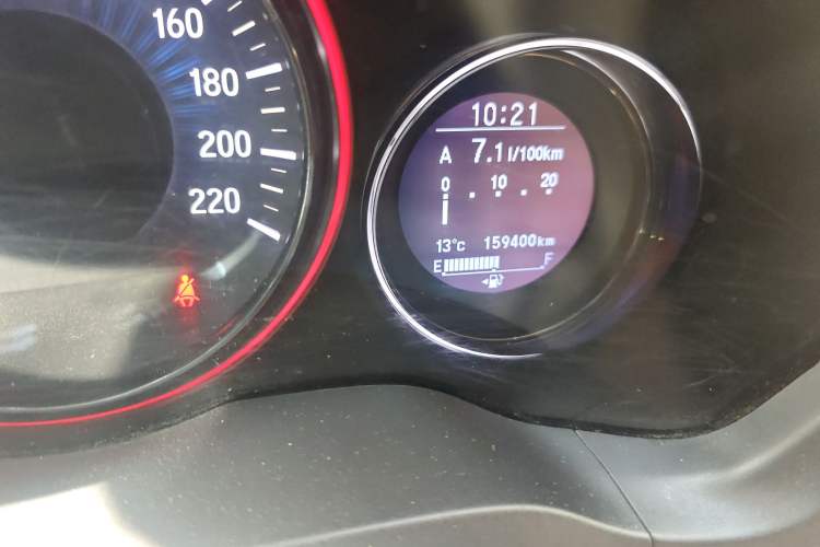 Used Honda Vezel 2015 1.8L CVT 2WD Luxury Model Odometer Close Up