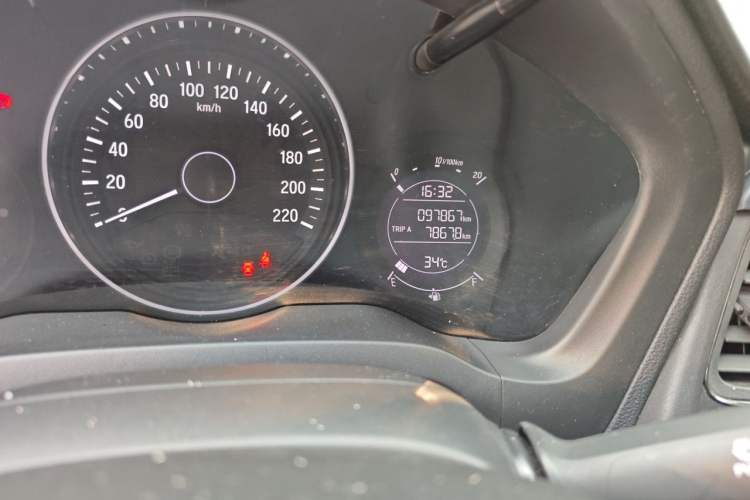 Used Honda Vezel 2015 1.5L CVT two-wheel drive Comfort trim Odometer Close Up