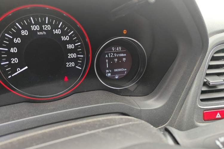 Used Honda Vezel 2015 1.8L CVT 2WD Luxury Model Odometer Close Up
