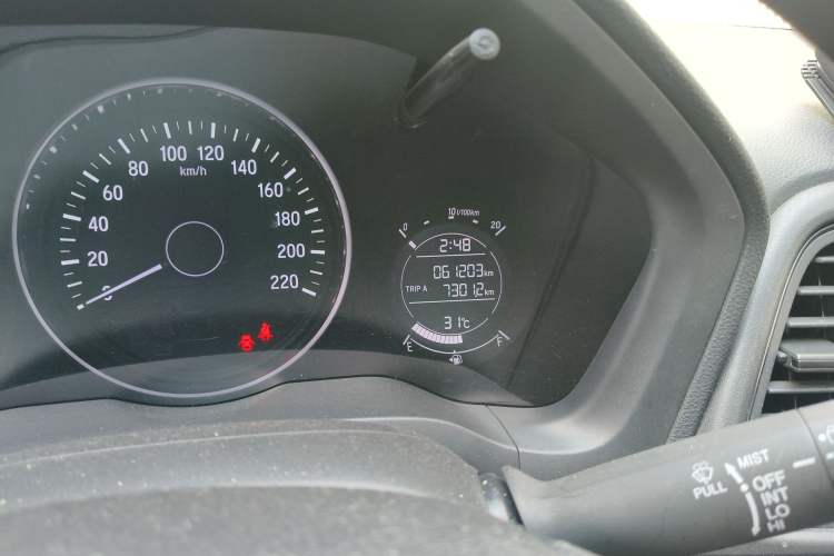 Used Honda Vezel 2015 1.8L CVT 2WD Elite Model Odometer Close Up