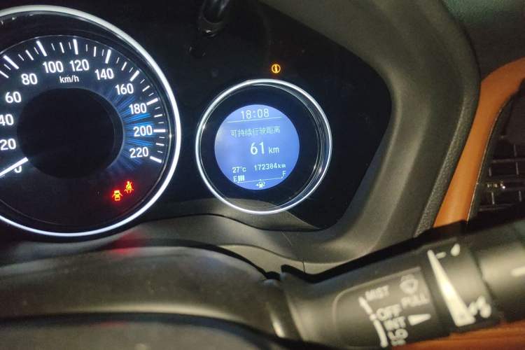Used Honda Vezel 2015 1.8L CVT 2WD Luxury Model Odometer Close Up