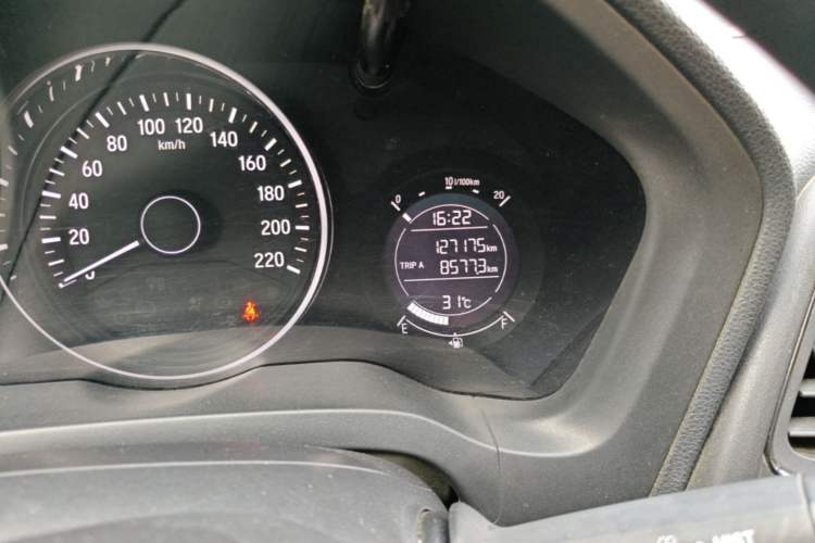 Used Honda Vezel 2015 1.5L CVT two-wheel drive Comfort trim Odometer Close Up
