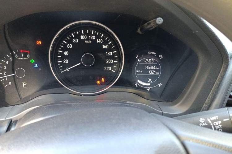 Used Honda Vezel 2015 1.5L CVT two-wheel drive Comfort trim Odometer Close Up