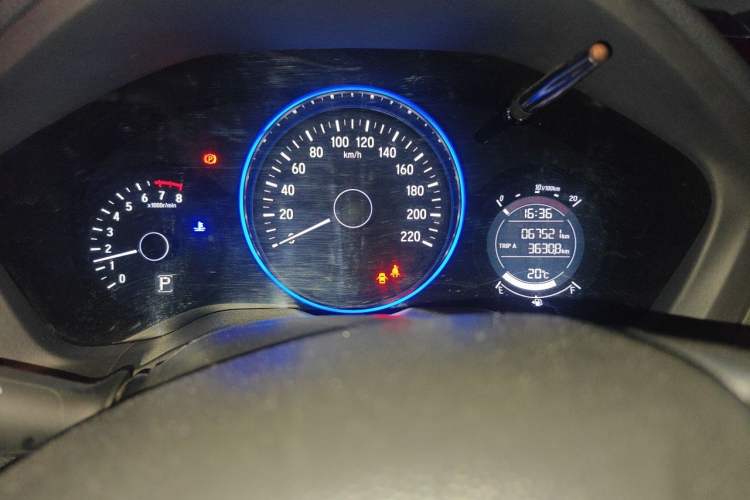 Used Honda Vezel 2015 1.5L CVT two-wheel drive Comfort trim Odometer Close Up