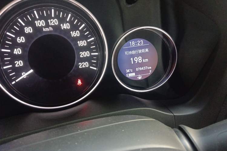 Used Honda Vezel 2015 1.8L CVT 2WD Luxury Model Odometer Close Up