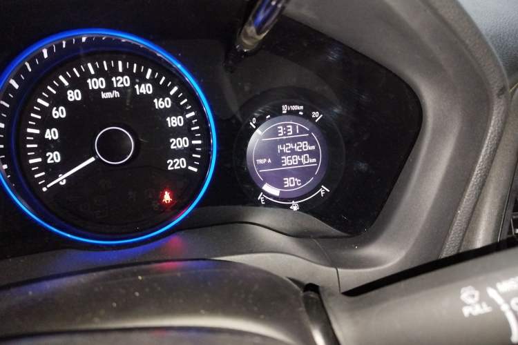 Used Honda Vezel 2015 1.5L CVT two-wheel drive Comfort trim Odometer Close Up