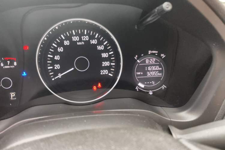Used Honda Vezel 2015 1.8L CVT 2WD Elite Model Odometer Close Up
