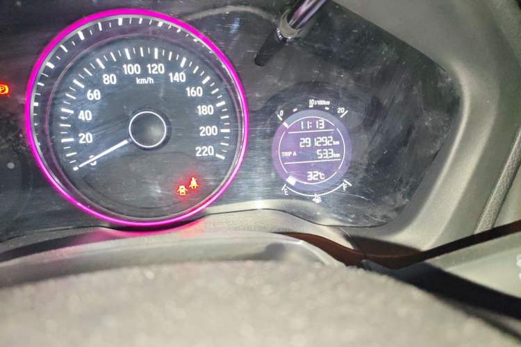 Used Honda Vezel 2015 1.5L CVT two-wheel drive Comfort trim Odometer Close Up