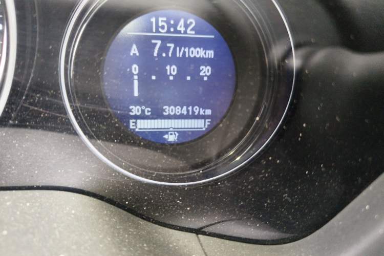 Used Honda Vezel 2015 1.8L CVT 2WD Luxury Model Odometer Close Up