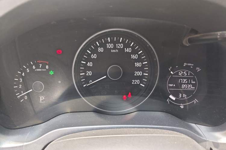 Used Honda Vezel 2015 1.8L CVT 2WD Elite Model Odometer Close Up