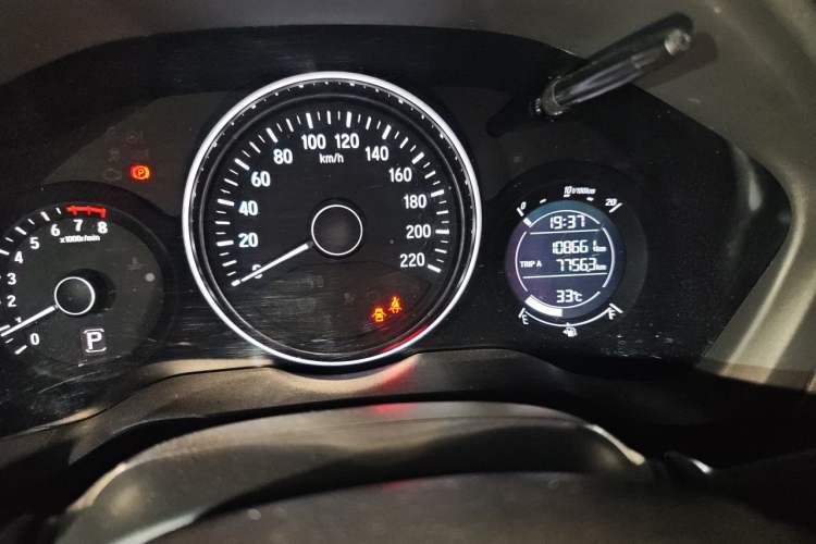 Used Honda Vezel 2015 1.5L CVT two-wheel drive Comfort trim Odometer Close Up