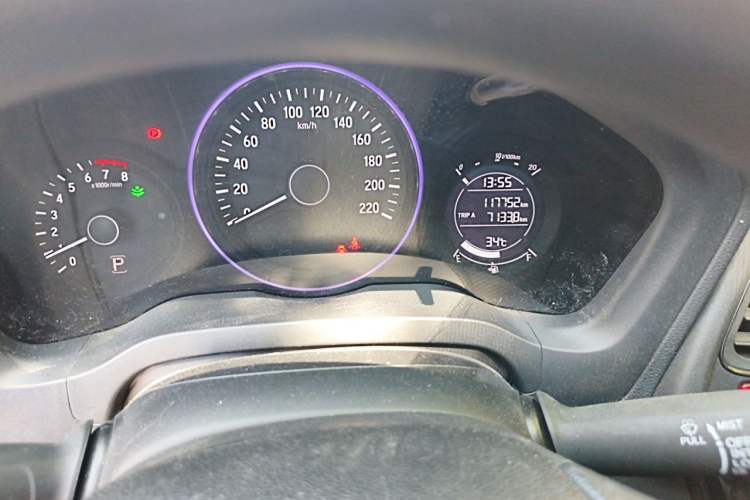 Used Honda Vezel 2015 1.8L CVT 2WD Elite Model Odometer Close Up