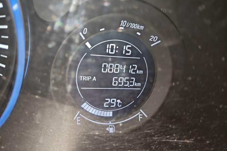 Used Honda Vezel 2015 1.5L CVT two-wheel drive Comfort trim Odometer Close Up