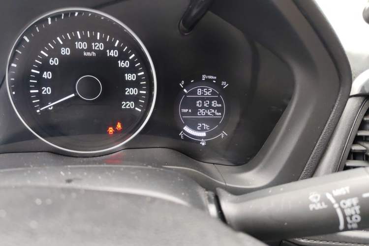 Used Honda Vezel 2015 1.5L CVT two-wheel drive Comfort trim Odometer Close Up