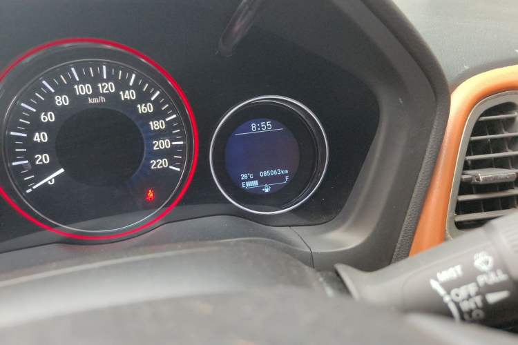 Used Honda Vezel 2015 1.8L CVT 2WD Luxury Model Odometer Close Up