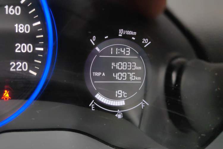 Used Honda Vezel 2015 1.5L CVT two-wheel drive Comfort trim Odometer Close Up