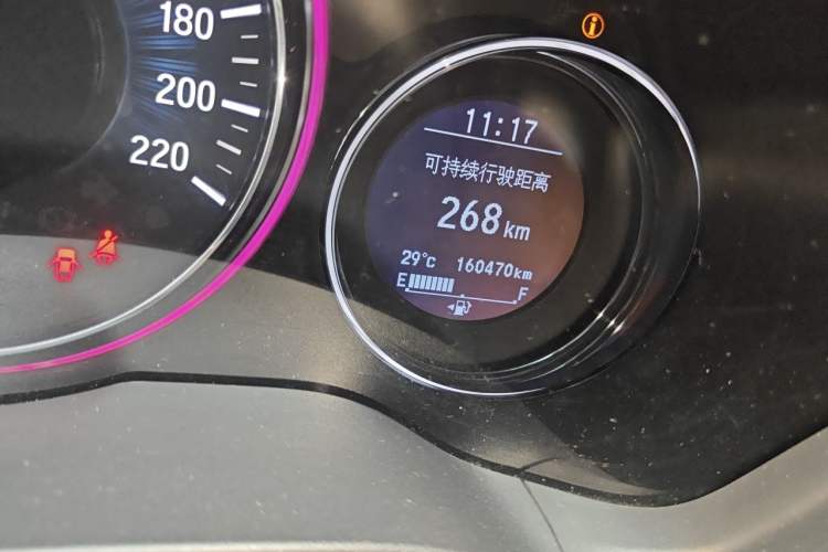 Used Honda Vezel 2015 1.8L CVT 2WD Luxury Model Odometer Close Up