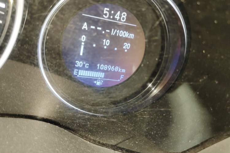 Used Honda Vezel 2015 1.8L CVT Four-Wheel Drive Flagship Model Odometer Close Up