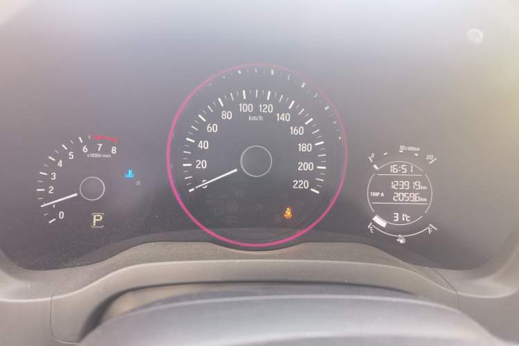 Used Honda Vezel 2015 1.8L CVT 2WD Elite Model Odometer Close Up