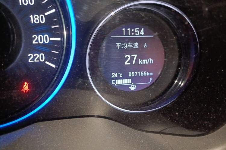 Used Honda Vezel 2015 1.8L CVT 2WD Luxury Model Odometer Close Up