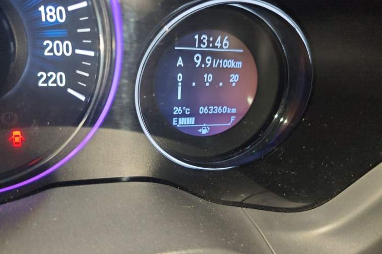 Used Honda Vezel 2015 1.8L CVT 2WD Luxury Model Odometer Close Up