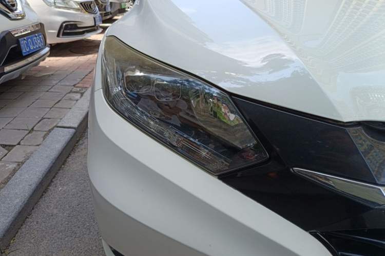 Used Honda Vezel 2015 1.8L CVT 2WD Luxury Model Right Front Headlight