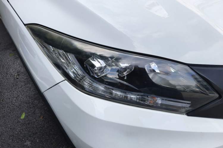 Used Honda Vezel 2015 1.8L CVT 2WD Luxury Model Right Front Headlight