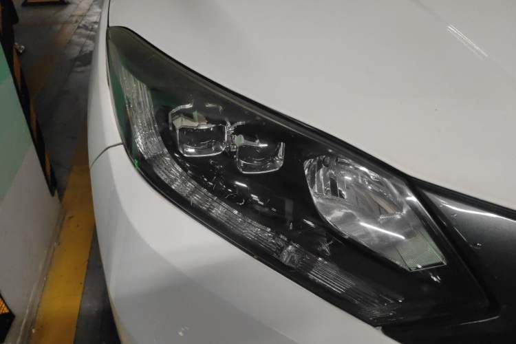 Used Honda Vezel 2015 1.8L CVT 2WD Luxury Model Right Front Headlight
