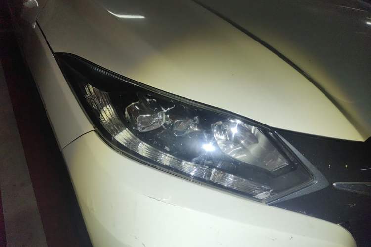 Used Honda Vezel 2015 1.8L CVT 2WD Luxury Model Right Front Headlight