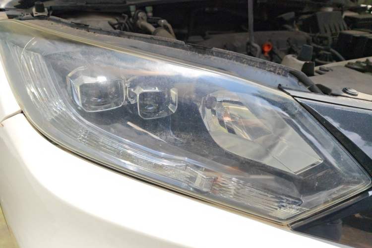 Used Honda Vezel 2015 1.8L CVT 2WD Luxury Model Right Front Headlight
