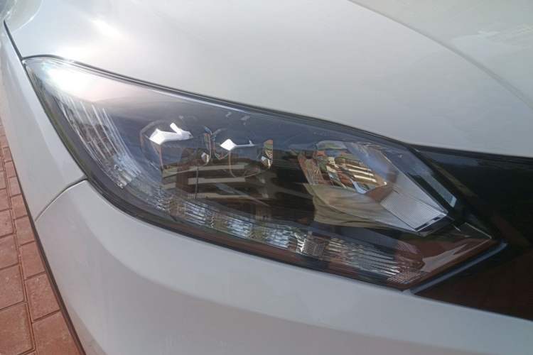 Used Honda Vezel 2015 1.8L CVT 2WD Luxury Model Right Front Headlight