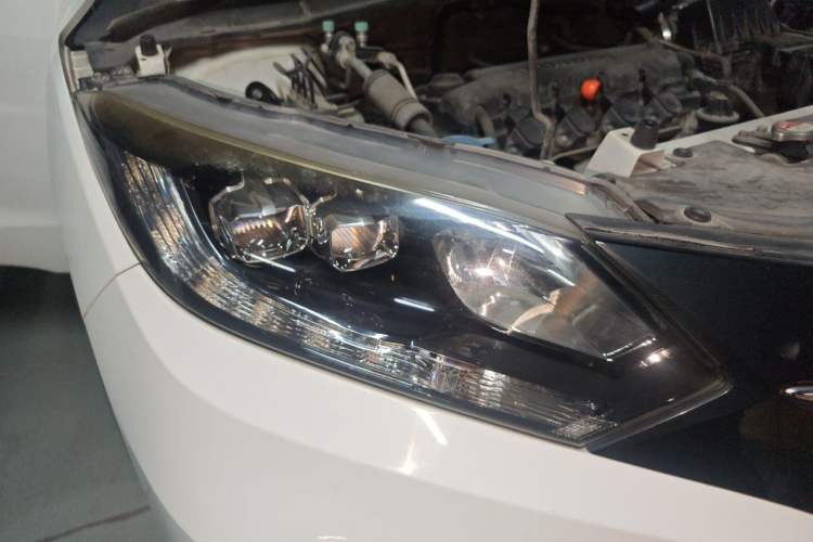 Used Honda Vezel 2015 1.8L CVT 2WD Luxury Model Right Front Headlight
