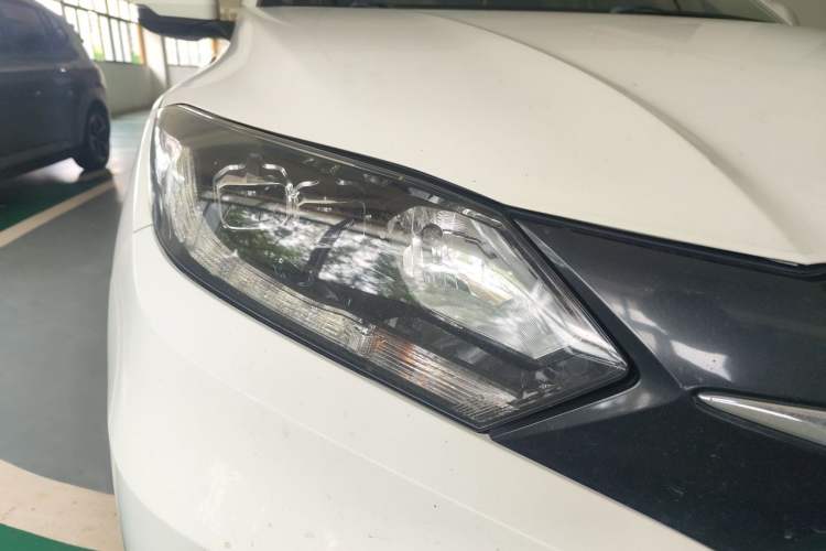 Used Honda Vezel 2015 1.8L CVT 2WD Luxury Model Right Front Headlight