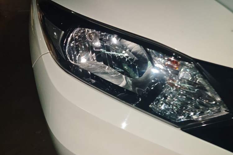 Used Honda Vezel 2015 1.5L CVT two-wheel drive Comfort trim Right Front Headlight