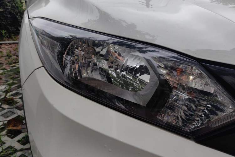 Used Honda Vezel 2015 1.5L CVT two-wheel drive Comfort trim Right Front Headlight