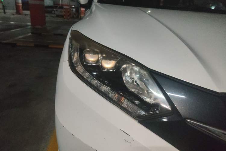 Used Honda Vezel 2015 1.8L CVT 2WD Luxury Model Right Front Headlight