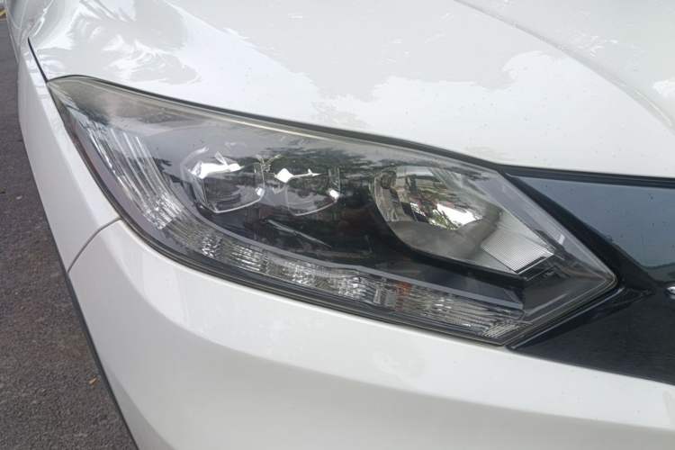 Used Honda Vezel 2015 1.8L CVT 2WD Luxury Model Right Front Headlight