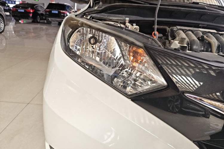 Used Honda Vezel 2015 1.5L CVT two-wheel drive Comfort trim Right Front Headlight