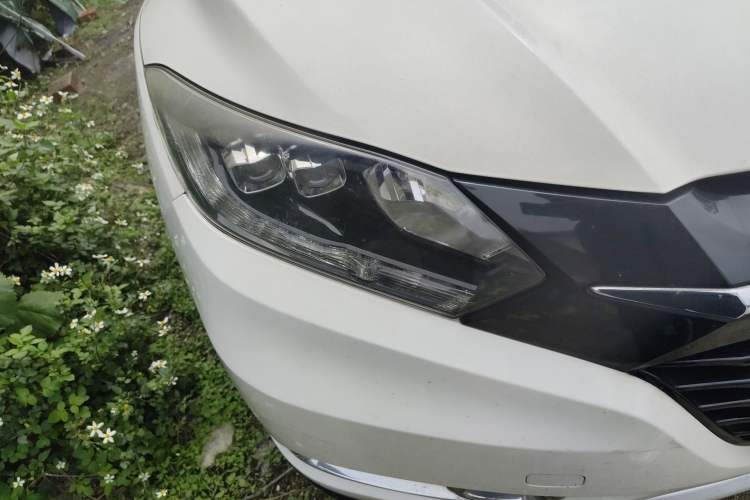 Used Honda Vezel 2015 1.8L CVT 2WD Luxury Model Right Front Headlight