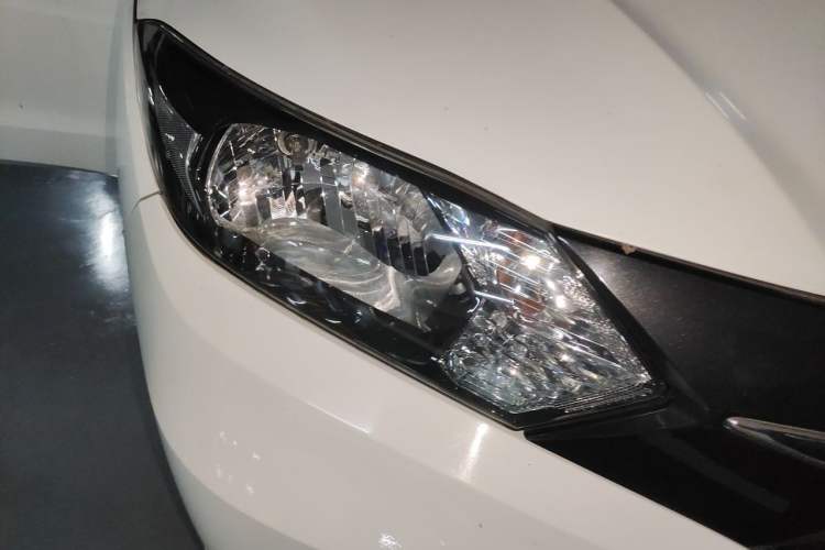 Used Honda Vezel 2015 1.5L CVT two-wheel drive Comfort trim Right Front Headlight