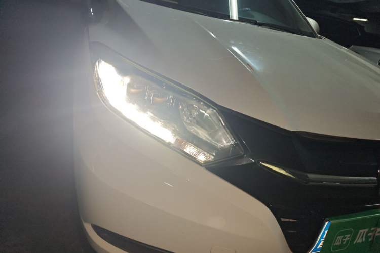 Used Honda Vezel 2015 1.8L CVT 2WD Luxury Model Right Front Headlight
