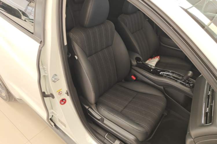 Used Honda Vezel 2015 1.8L CVT 2WD Luxury Model Right Front Seat