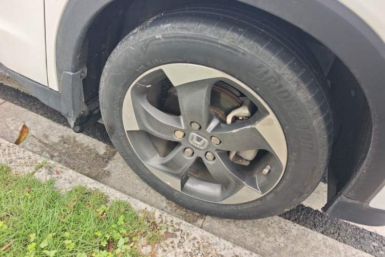 Used Honda Vezel 2015 1.8L CVT 2WD Luxury Model Right Front Wheel Hub
