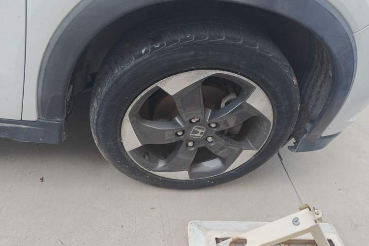 Used Honda Vezel 2015 1.8L CVT 2WD Luxury Model Right Front Wheel Hub