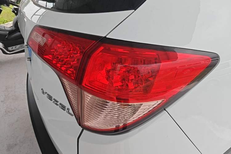 Used Honda Vezel 2015 1.5L CVT two-wheel drive Comfort trim Right Rear Taillight