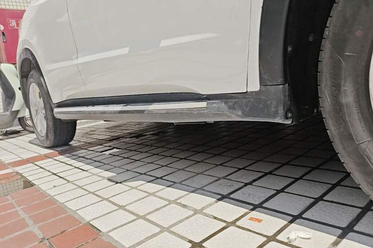 Used Honda Vezel 2015 1.5L CVT two-wheel drive Comfort trim Right Side Sill