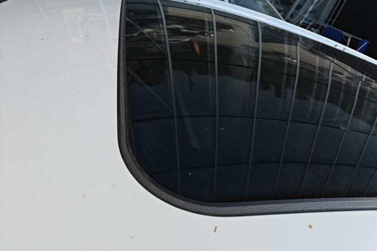 Used Honda Vezel 2015 1.8L CVT 2WD Luxury Model Roof